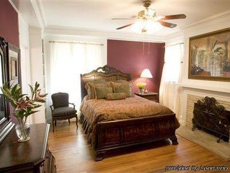 Robinwood Bed And Breakfast Little Rock Room photo